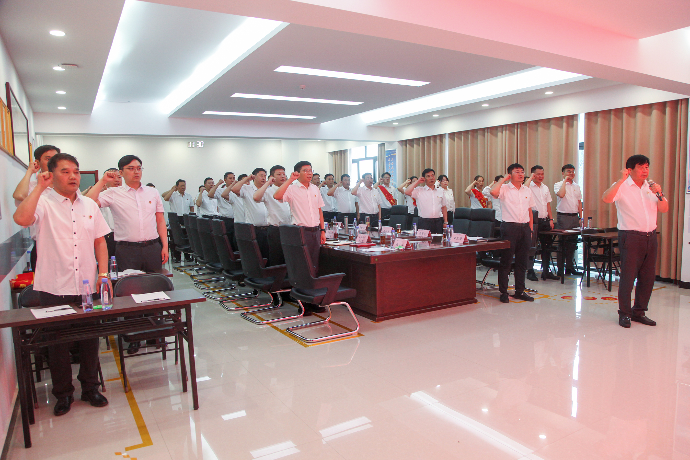 全體宣誓.jpg 全體宣誓.jpg